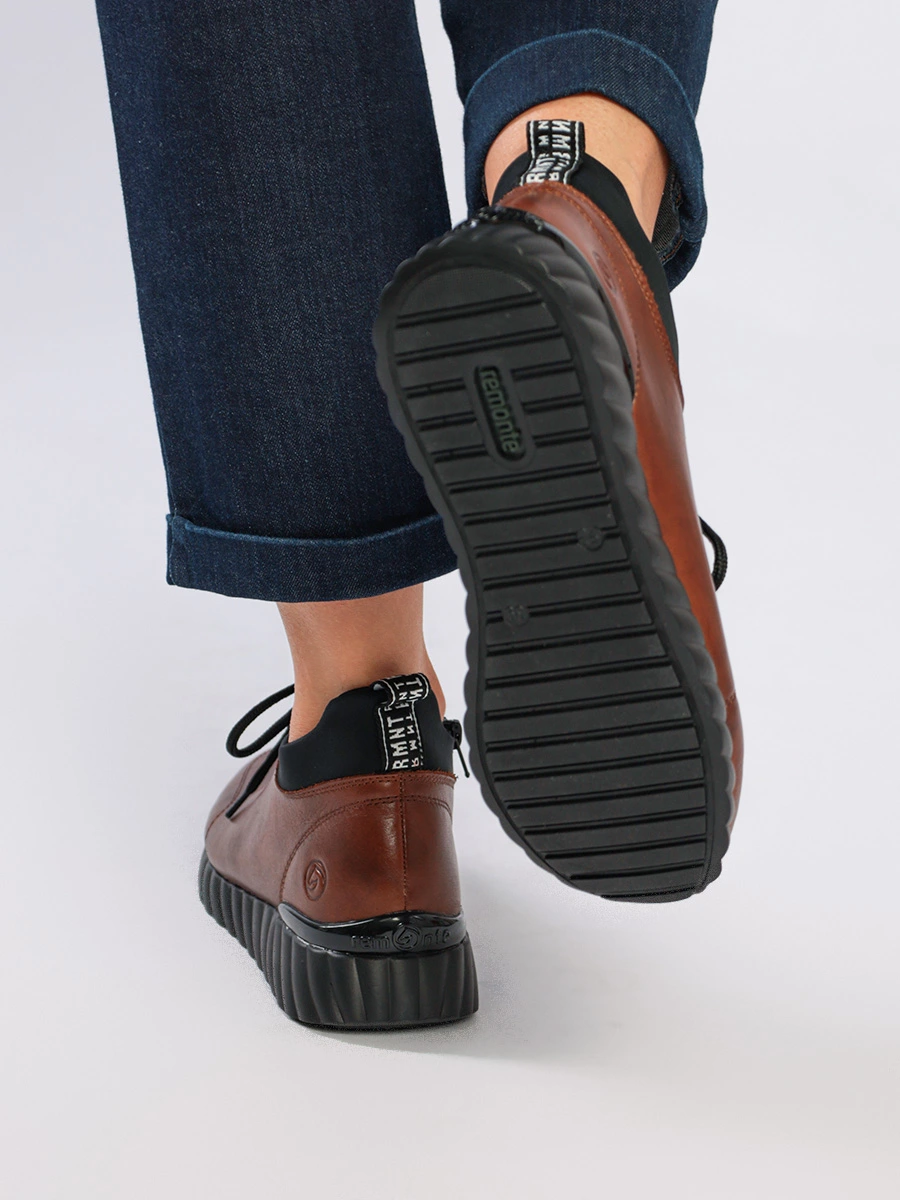 Кроссовки коричневого цвета со шнуровкой и боковой молнией